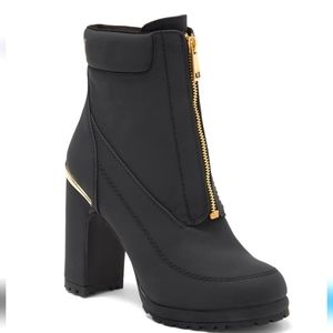 🎉HP!🎉 DKNY Lug Sole Boots Black Size 7.5